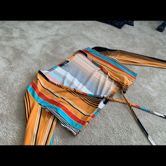 Crop top front tie striped shirt - Picture 2 of 3